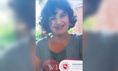 Menino é encontrado vivo dentro de esgoto após uma semana desaparecido