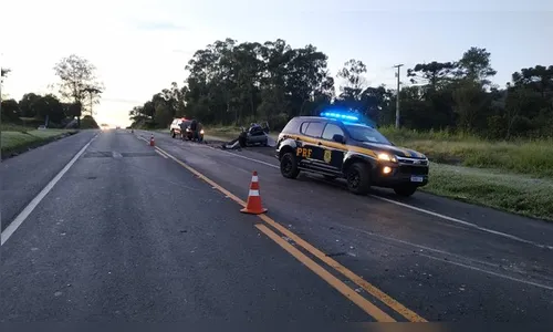 Motorista de 35 anos morre após bater de frente com caminhão no PR