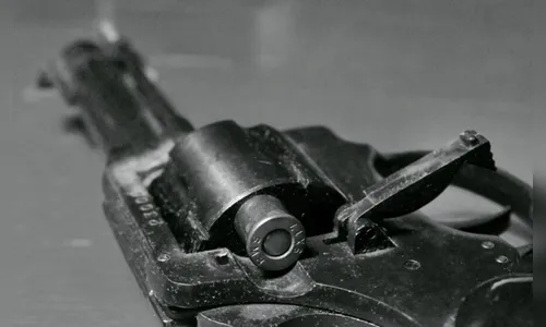 Mulher é agredida a coronhadas por dois homens, em Apucarana