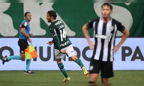 Palmeiras assume a liderança com goleada sobre o Botafogo