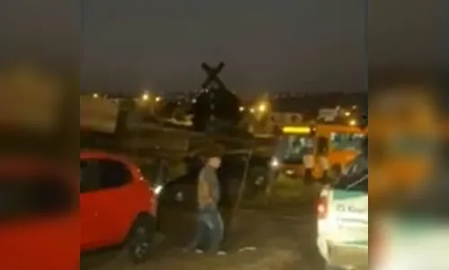 Seis carros, ônibus e caminhão se envolvem em acidente no Paraná