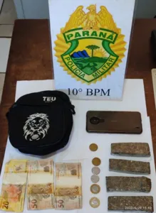 No total foram apreendidas 198 gramas de maconha