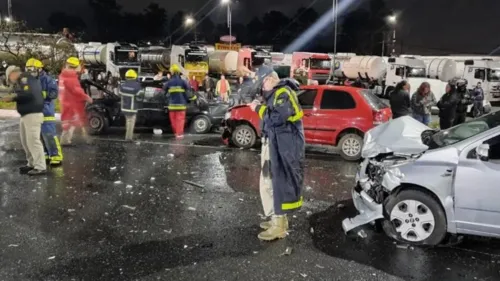 O acidente, na região de Araucária, deixou 3 mortos e 2 feridos graves