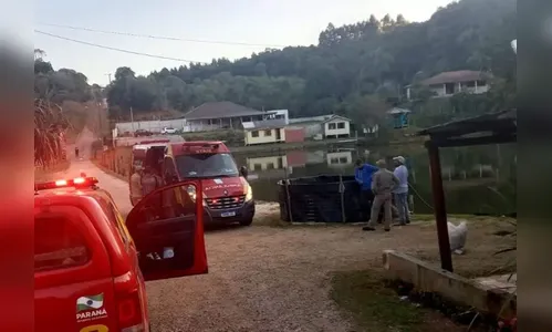 Homem pula em tanque de peixes para salvar criança e se afoga
