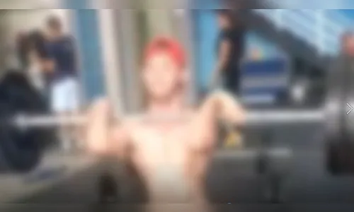 Atleta de crossfit é hospitalizado após ser atingido por peso; vídeo