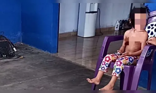 Criança de 3 anos é esquecida em van e vai parar em oficina mecânica