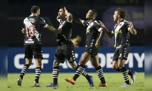 Torcida empurra o Vasco para a vitória sobre o Operário por 3 a 0