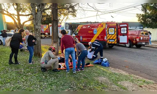 Grave acidente entre van escolar, ônibus e caminhão é registrado no PR