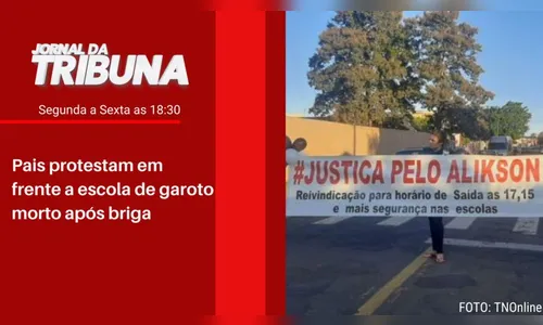 Pais protestam em frente a escola de garoto morto após briga