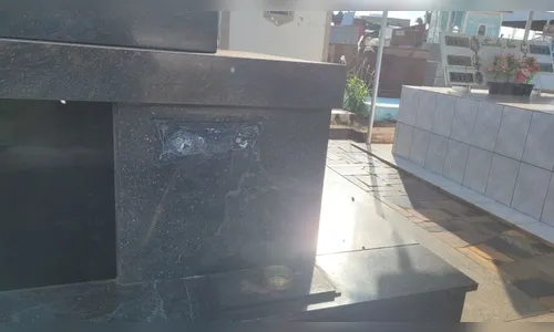 Diversas peças de bronze de cemitério são furtadas em Apucarana