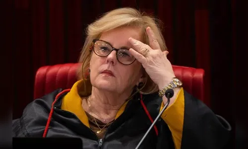 STF dá 10 dias para Bolsonaro explicar teto do ICMS sobre combustível