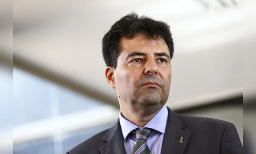 Ministro diz que governo não pode interferir em preços de combustíveis