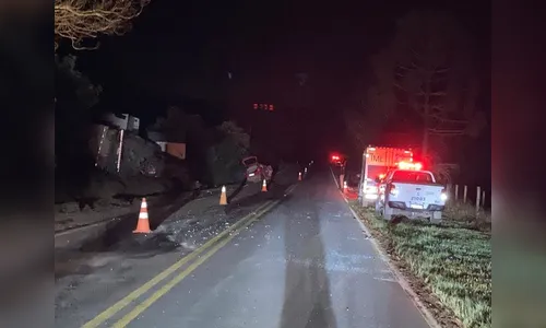 Três pessoas morrem em acidente entre carro e caminhão no PR