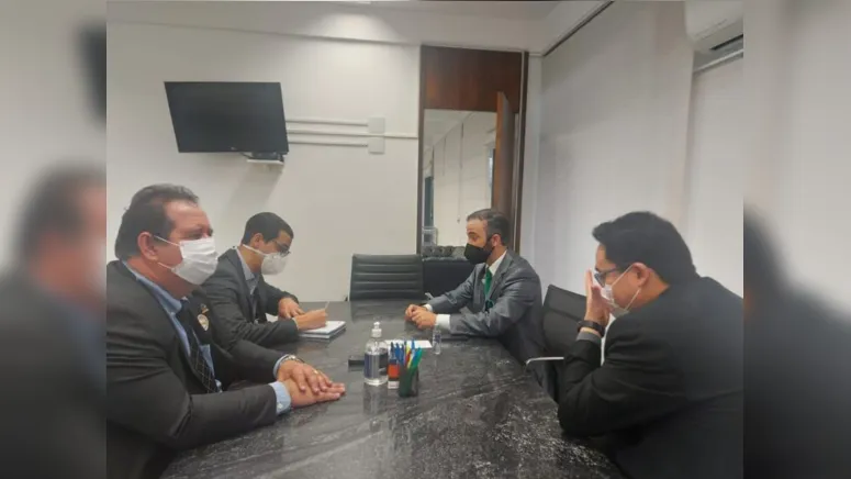 Imagem ilustrativa da notícia Em Brasília, prefeito Aquiles Takeda visita Senadores