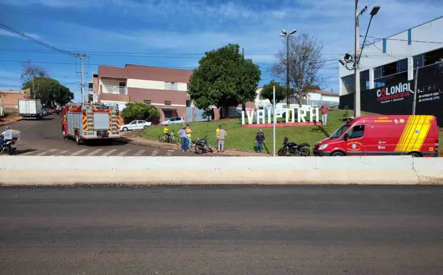 A batida envolveu uma motocicleta Honda/ CG 150 Titan de cor cinza e um Fiat/Uno branco.