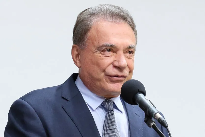 A demora de Dias tem relação direta com a disputa dentro da aliança governista sobre o apoio de Ratinho Jr. e Bolsonaro