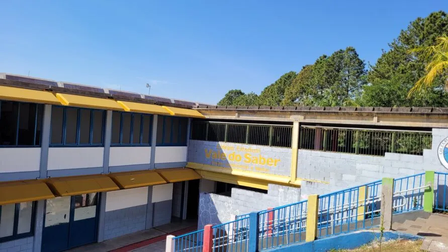 A escola esteve em recesso escolar entre os dias 11 e 25 de julho