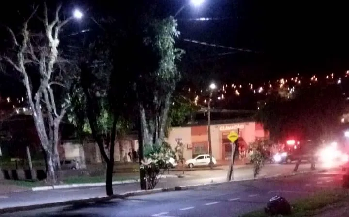 Acidente de trânsito aconteceu na Av. Estevão Marciano dos Santos no cruzamento com a Av. Paraná