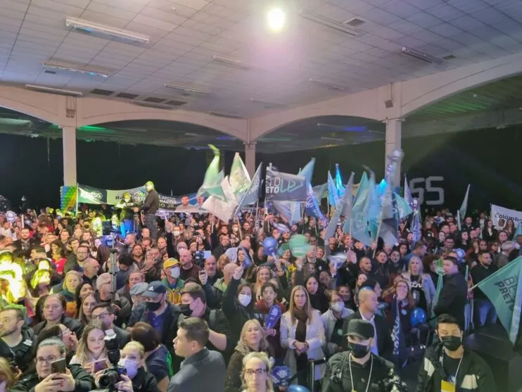 Centenas de pessoas, entre militantes partidários e pré-candidatos, lotaram o espaço da convenção