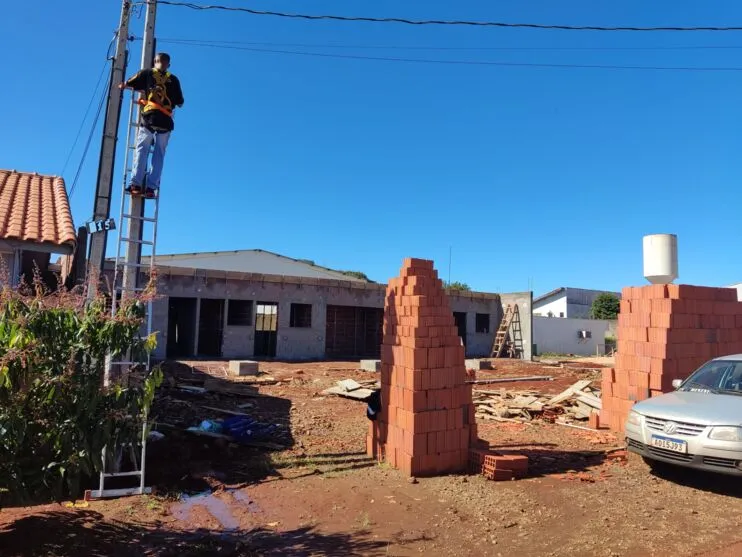 Desde antes da emancipação do município há mais de 40 anos, o terminal rodoviário de Lunardelli funciona improvisado no centro da cidade em uma lanchonete