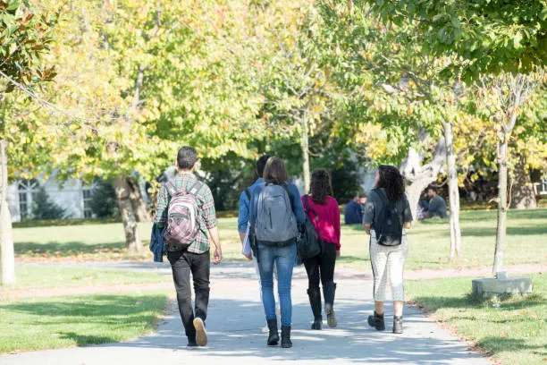 Estudantes disseram que tudo aconteceu por causa de um desafio de mau gosto