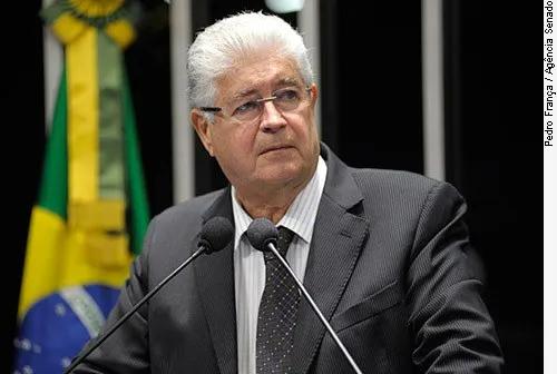 Já foi prefeito de Curitiba, deputado estadual, secretário estadual e senador