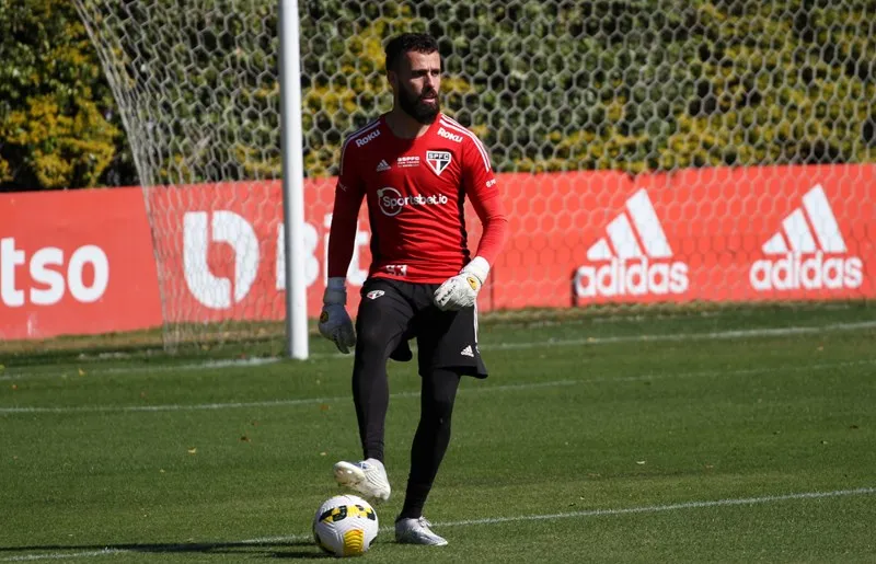 Jandrei, goleiro do São Paulo, no último treinamento antes da partida