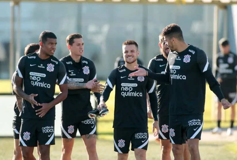 Jogadores voltam de empréstimos e treinam no Corinthians