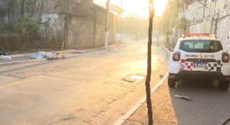 Morador de rua encontrou corpo esquartejado dentro de lixo na zona sul de São Paulo.