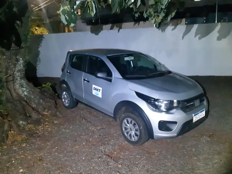 O Fiat Mobi do Denit foi recuperado ainda na noite de domingo, em Arapongas
