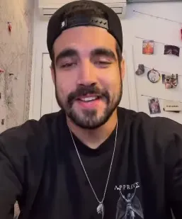 O ator Caio Castro gravou um vídeo para o seu Instagram no final da tarde desta sexta-feira (29)