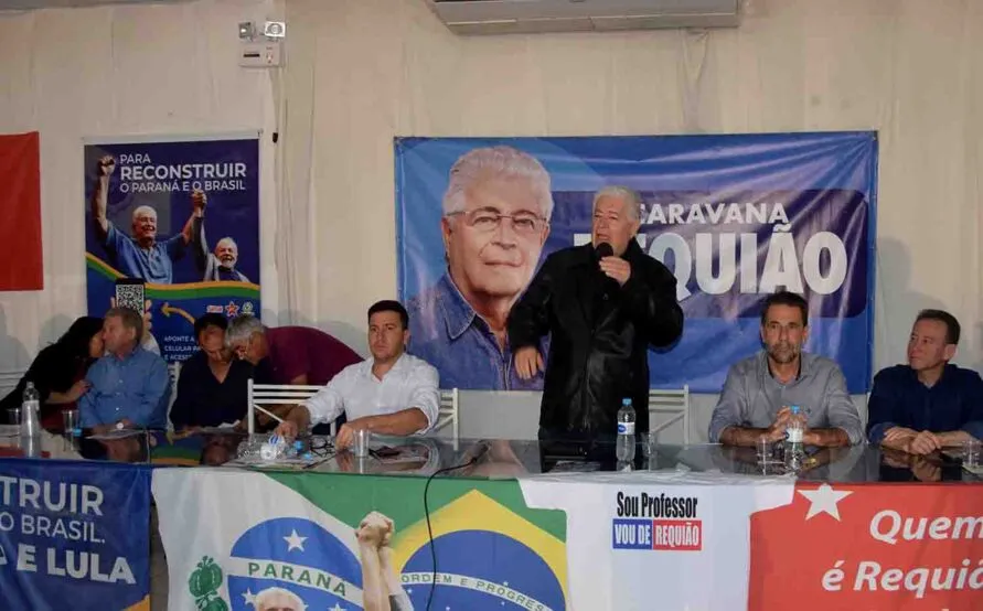 O evento que ocorreu no Salão Mari Noivas reuniu lideranças de partidos políticos, movimentos sociais e sindicais, e apoiadores