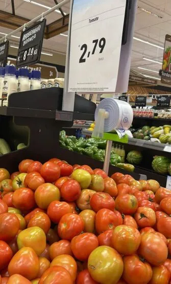 O tomate, que sempre foi o vilão da inflação, ficou mais barato e colaborou com a queda no preço da cesta básica