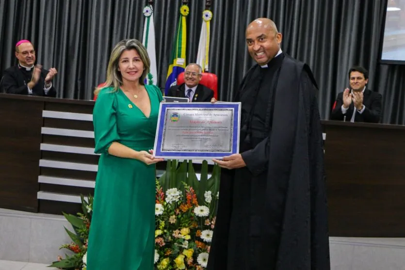 Padre Rezende recebe Moção de Aplausos da Câmara de Apucarana