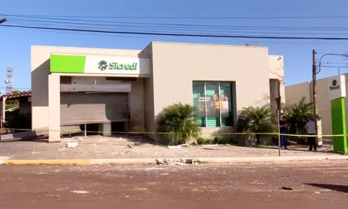 Ladrões explodem agência bancária em tentativa de assalto no Oeste