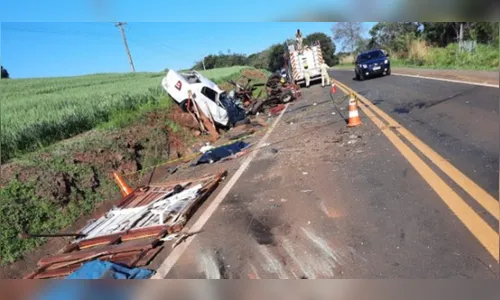 Acidente entre carreta agrícola e carro deixa três mortos na PR-281