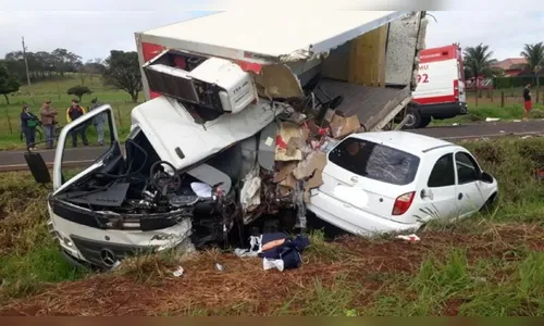 Mulher morre em acidente entre ônibus, caminhão e automóvel no PR