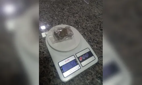 Polícia prende jovens acusados de tráfico de drogas em Apucarana