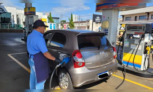 Postos esperam distribuidoras para reduzir preços da gasolina e etanol