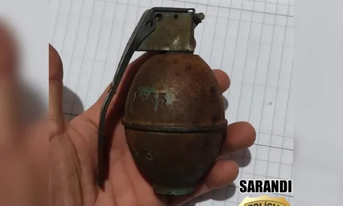 Trabalhador encontra granada da década de 1950 entre sucatas, no PR