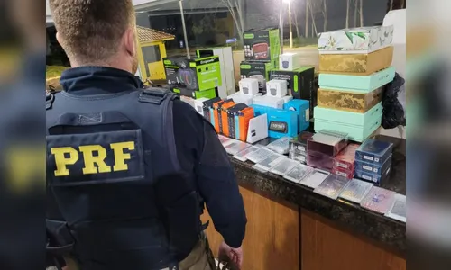 PRF apreende celulares escondidos com passageira de ônibus no PR