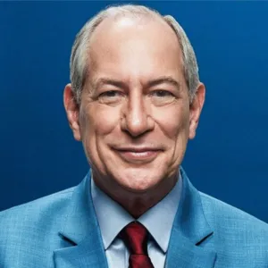 Advogado e professor universitário, Ciro nasceu em uma família com tradição política no Ceará