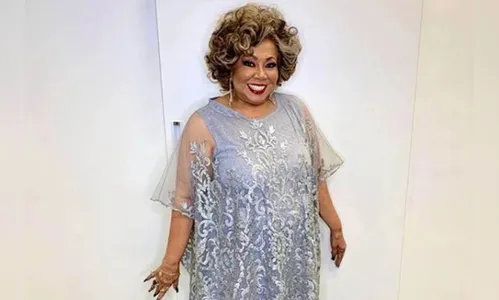 Assessoria explica cirurgia de Alcione na coluna; confira