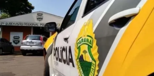 Ao chegar no local e identificar a proprietária da residência, os policiais descobriram que havia um mandado de prisão contra ela