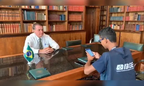 Bolsonaro é o primeiro brasileiro entrevistado pelo Censo 2022; veja