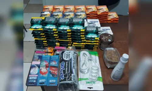 Mulher rouba mercado, agride funcionário na fuga, mas é presa pela PM