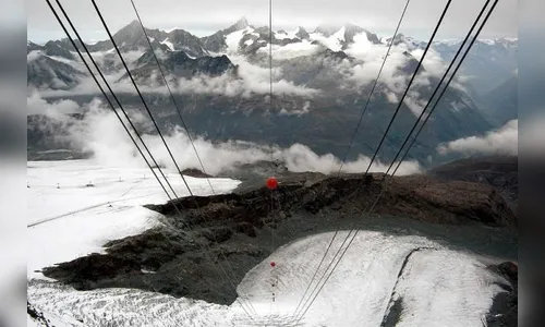 Derretimento de geleira muda fronteira entre Suíça e Itália; entenda