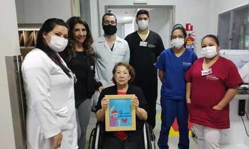 Paciente de 85 anos comemora última sessão de radioterapia; saiba mais