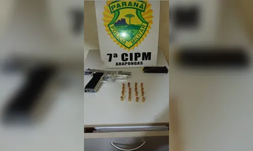 Homem é detido pela PM por estar embriagado portando uma pistola