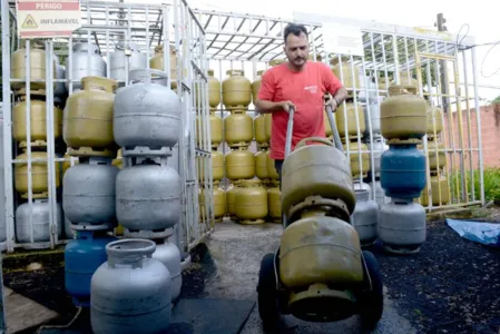 Em Apucarana o botijão de 13 kg custa, em média, R$ 115 para retirar e R$ 120 para entregar